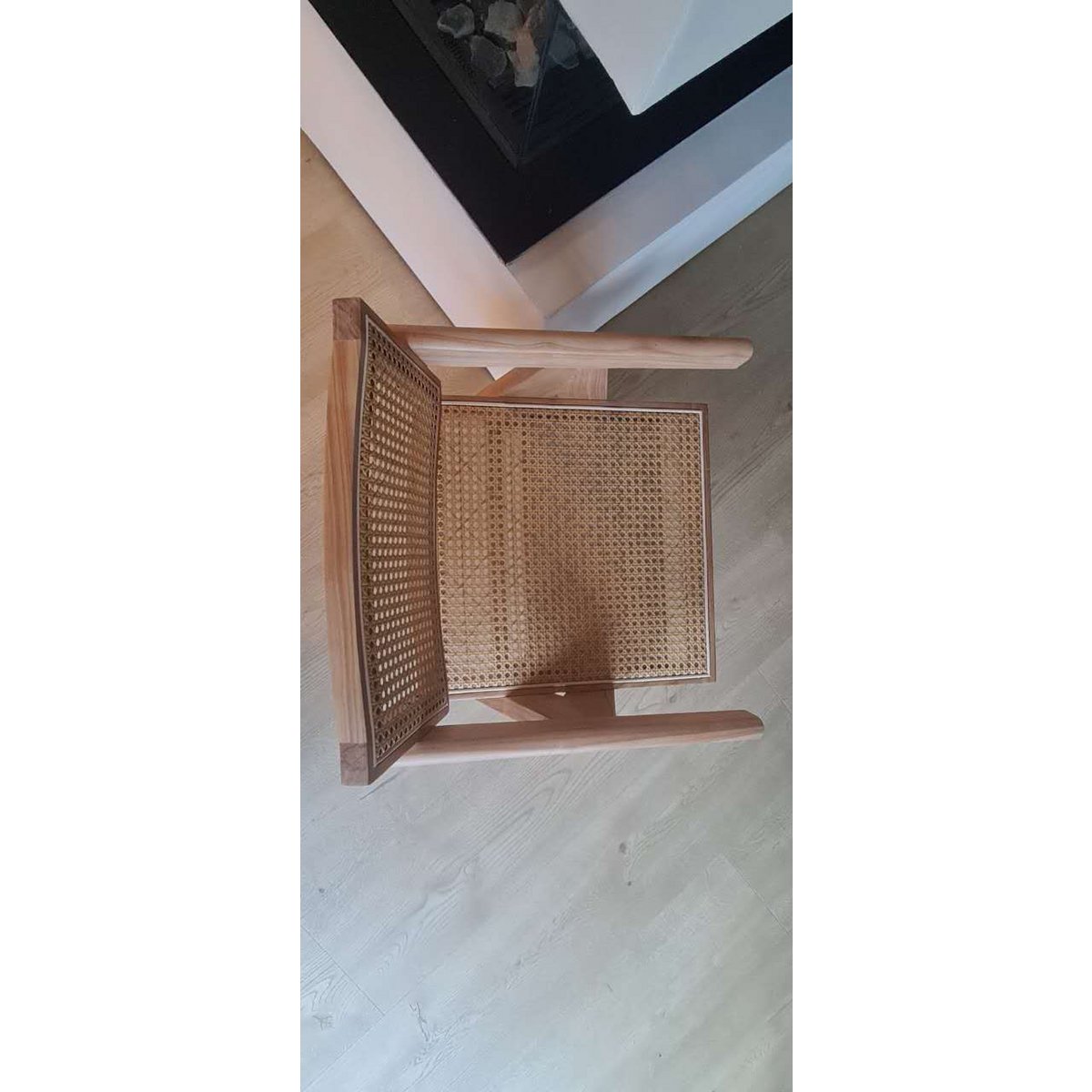 Chaise Jeanneret en noyer, vue d'ensemble