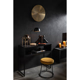 Zoom sur la finition en métal noir de la lampe J-Line Evy