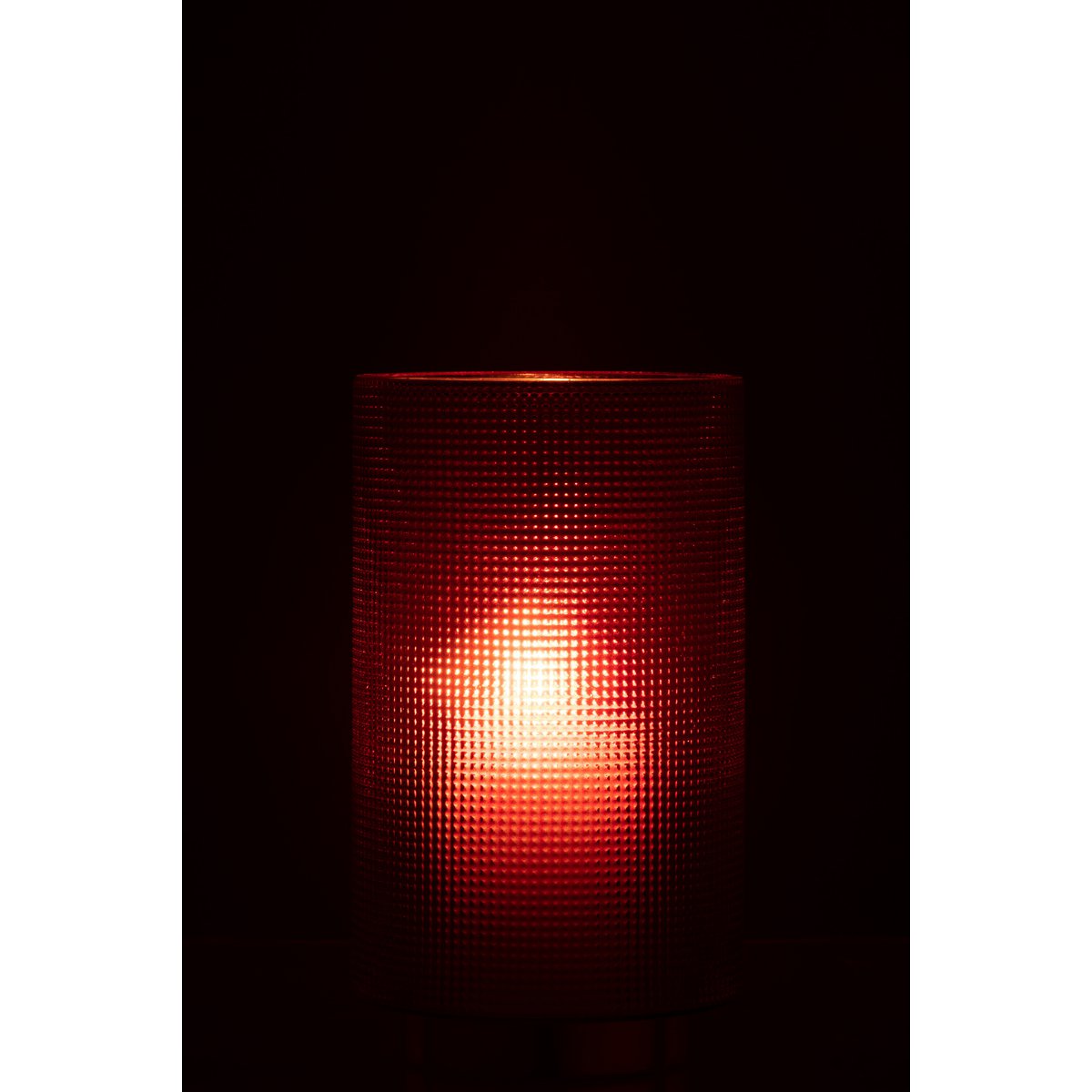 Lanterne J-Line dans un salon, créant une ambiance chaleureuse