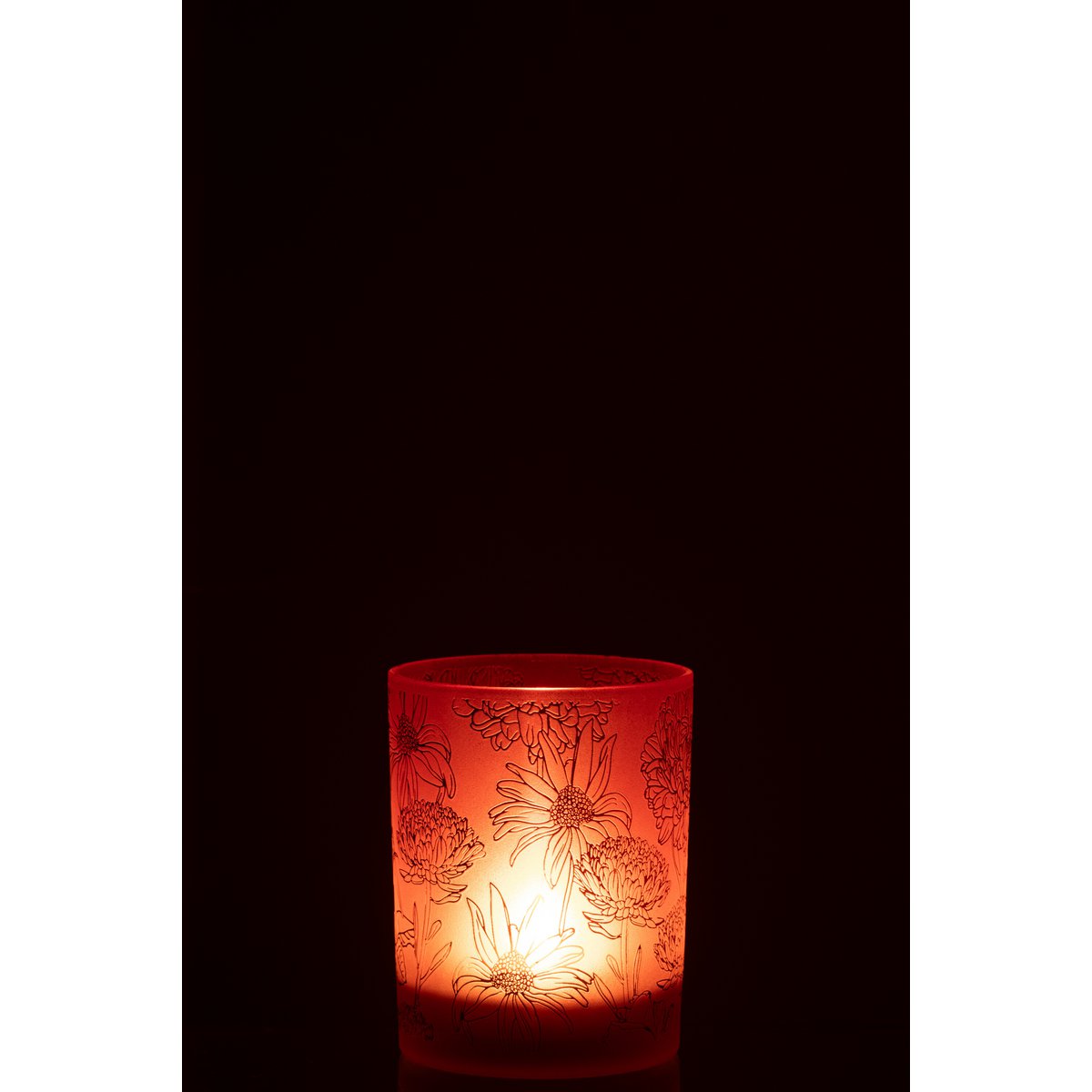 Lanterne J-Line fleurs sur une table, créant une ambiance chaleureuse