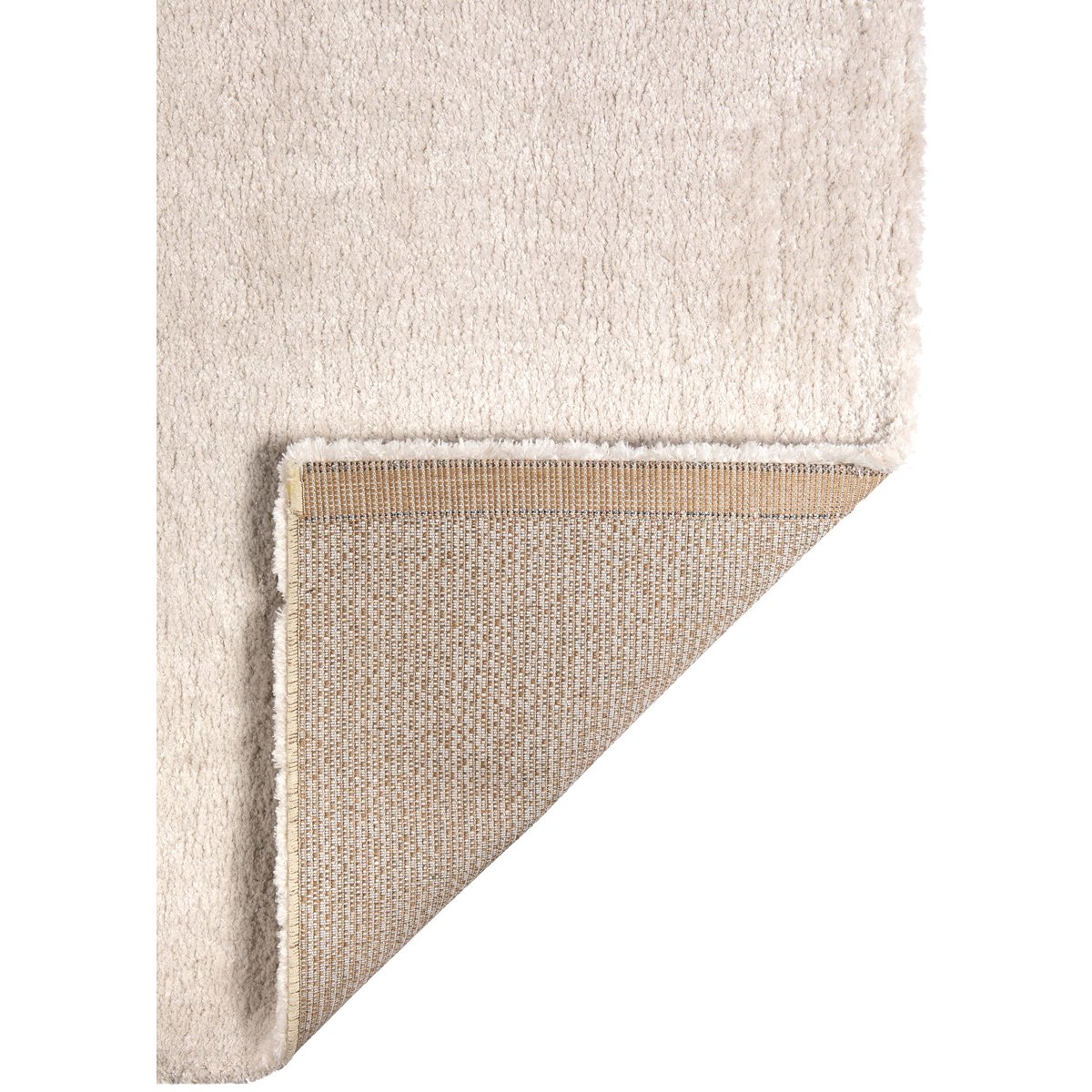 Tapis Yan Neige sur un sol en bois, ambiance chaleureuse