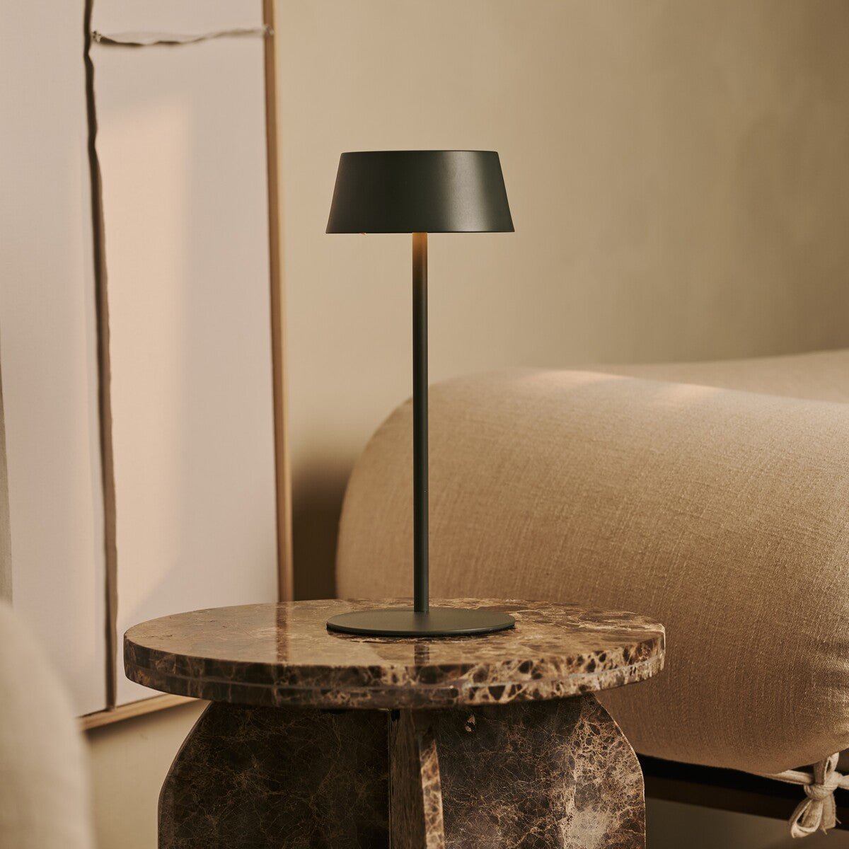 Lampe de table rechargeable vert olive Hugo