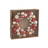 Détail de la couronne de Noël J-Line, matériaux plastiques raffinés