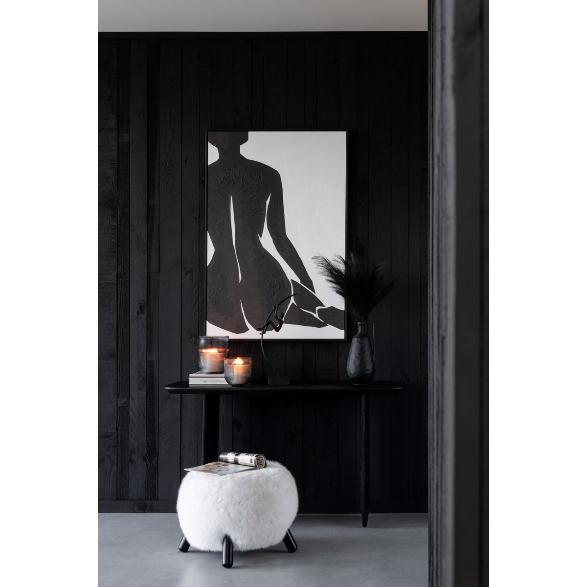 Ambiance scandinave avec la décoration murale J-Line Joy dans un salon.