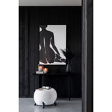 Ambiance scandinave avec la décoration murale J-Line Joy dans un salon.