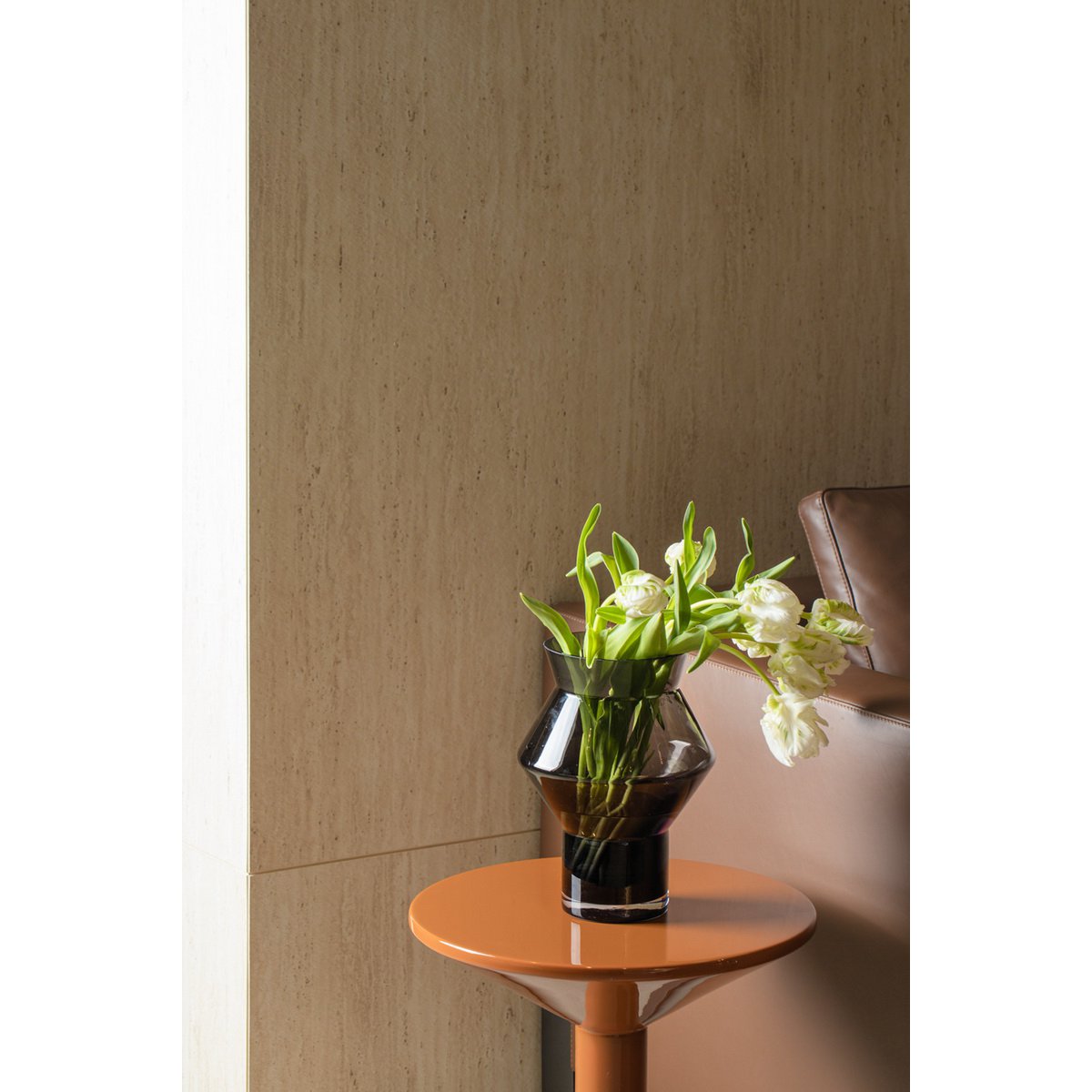 Vase Cuzco avec bouquet de fleurs colorées