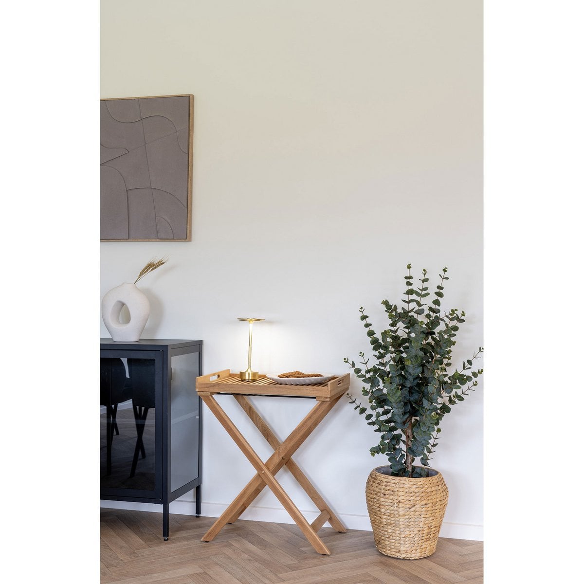 Détail du plateau en bois de teck de la table Ronda