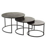 Ambiance industrielle avec la table J-Line Round Oxidize dans un décor minimaliste