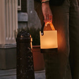 Lampe de table rechargeable en bois marron foncé Avery