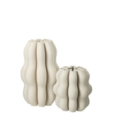 Détail du vase J-Line Nas, texture céramique beige