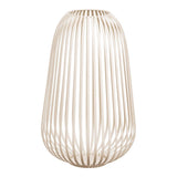 Lanterne Stoense en métal beige vue de face avec détails du design