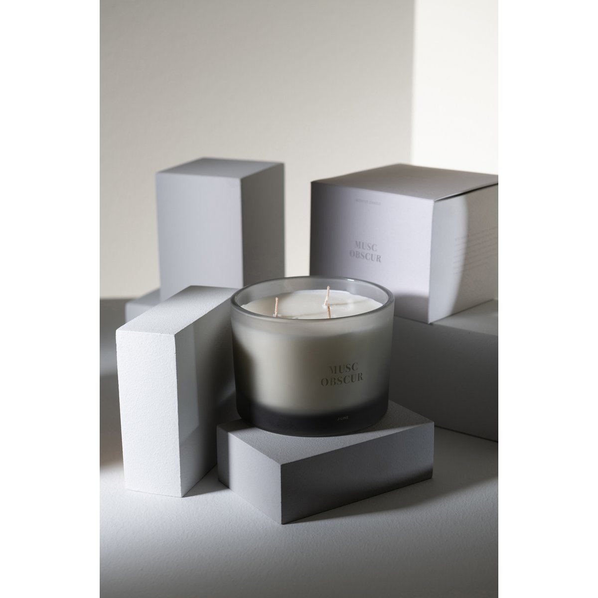 Bougie parfumée Musc Obscur dans un intérieur élégant