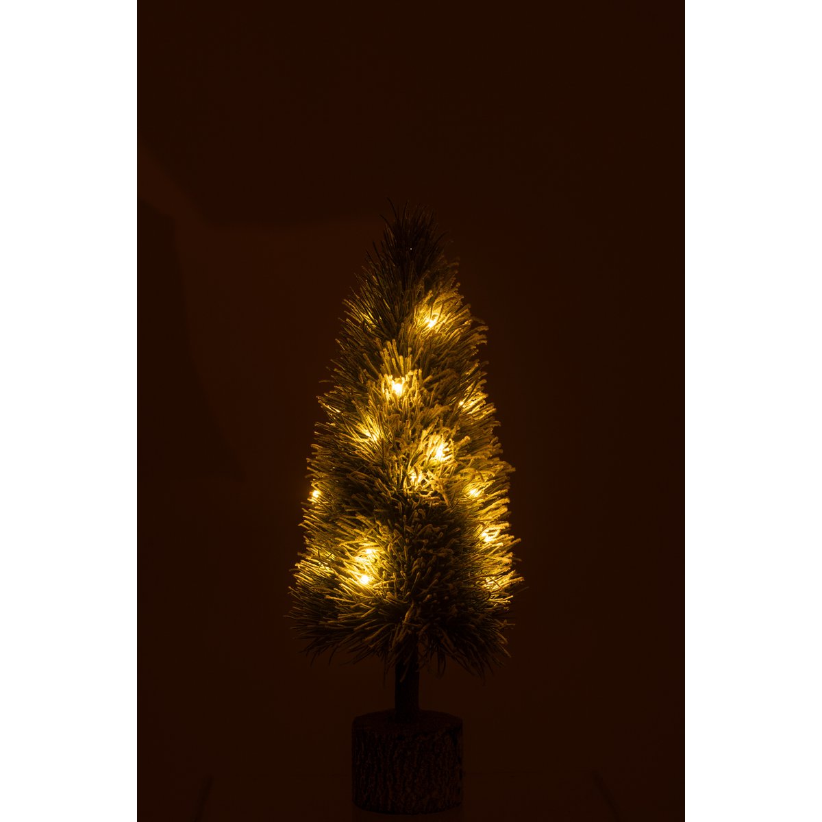 Ambiance festive avec le sapin de Noël J-Line dans un salon décoré