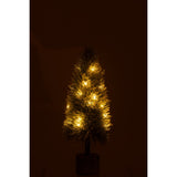 Ambiance festive avec le sapin de Noël J-Line dans un salon décoré