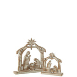 Détail de la crèche J-Line en bois naturel, ambiance festive