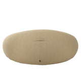 Détail du matelas beignet beige sur une chaise longue