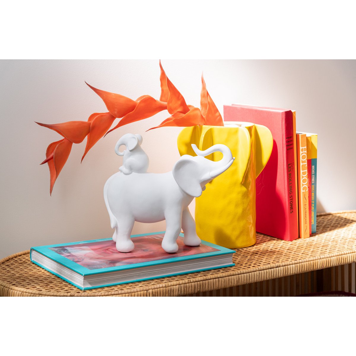 Détail de l'éléphant porte bébé en polyresine blanc