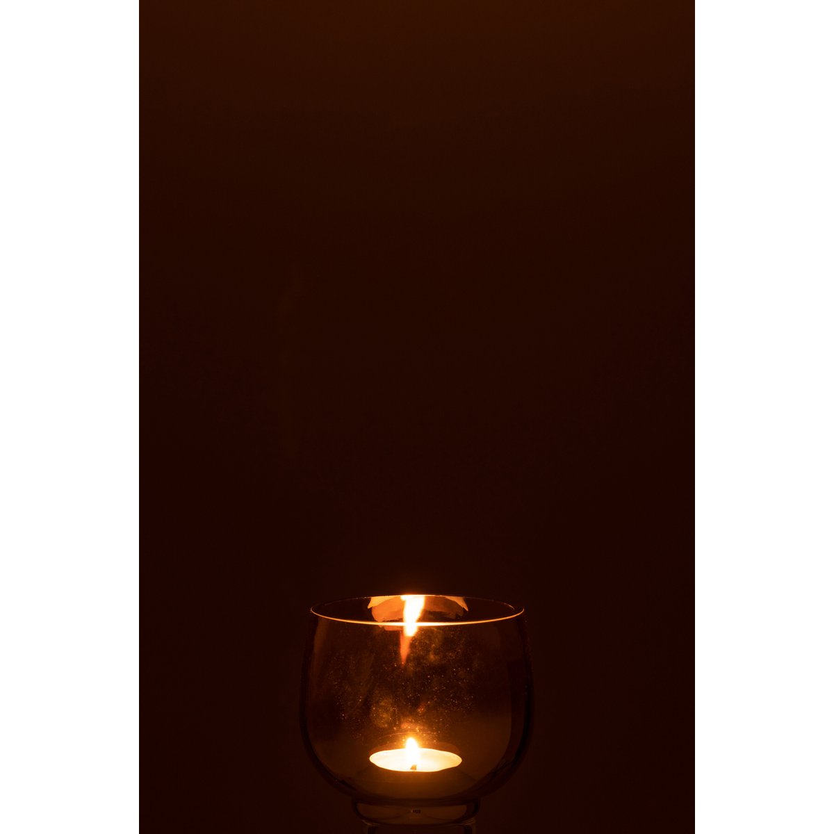 Détail du photophore J-Line, verre jaune avec finition argentée, ambiance chaleureuse.
