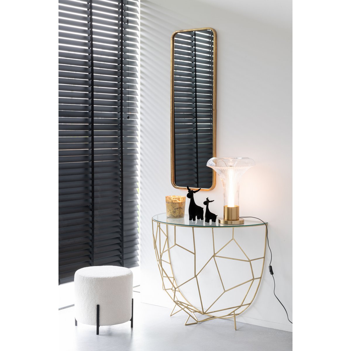Lampe J-Line allumée, montrant l'éclairage LED