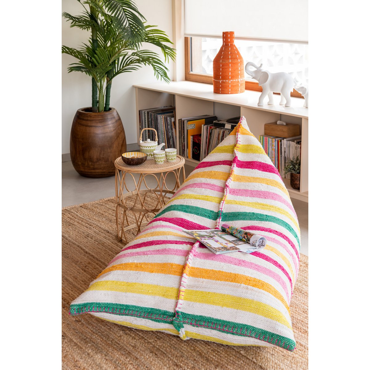 Ambiance cosy avec le coussin Cocoon dans un décor intérieur