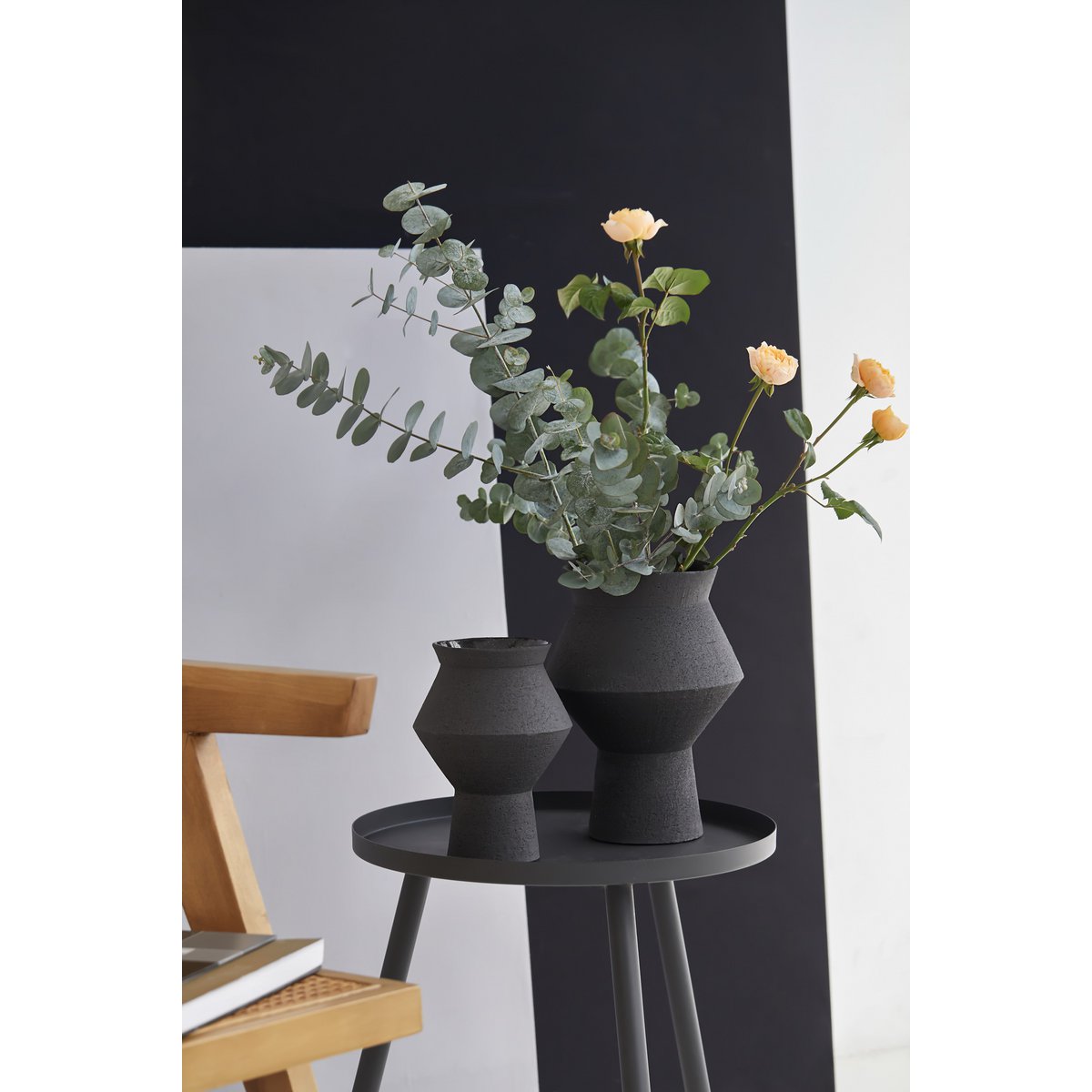 Vase CUZCO en céramique noir mat avec forme angulaire