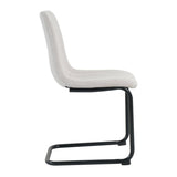 Chaises design luge dans un intérieur moderne, vue d'ensemble