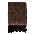 Carmel Plaid marron en laine drapé sur un canapé, style rustique