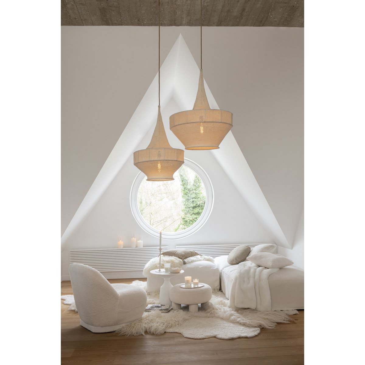 Housse pour pouf Monaco en lin blanc, gros plan sur les coutures