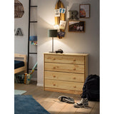 Commode élégante en bois de pin dans une chambre