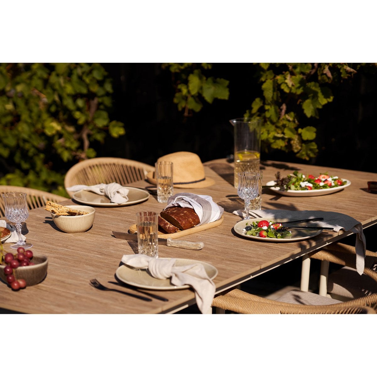 Assiettes Viola en situation, intégrées dans une décoration de table