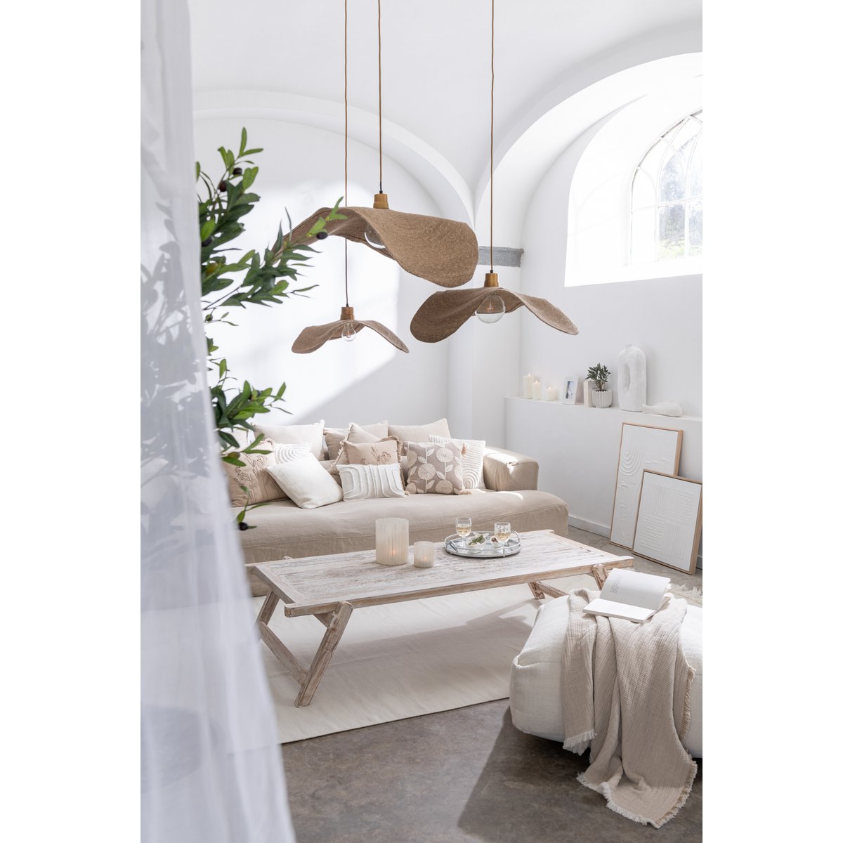 Vue latérale de la lampe Moon en jute