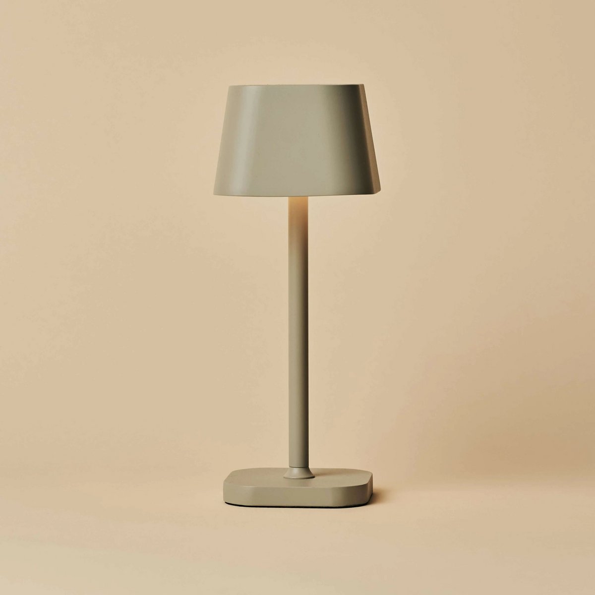 Lampe de table rechargeable Ava Shadow en gris, design moderne et élégant