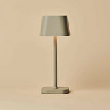 Lampe de table rechargeable Ava Shadow en gris, design moderne et élégant