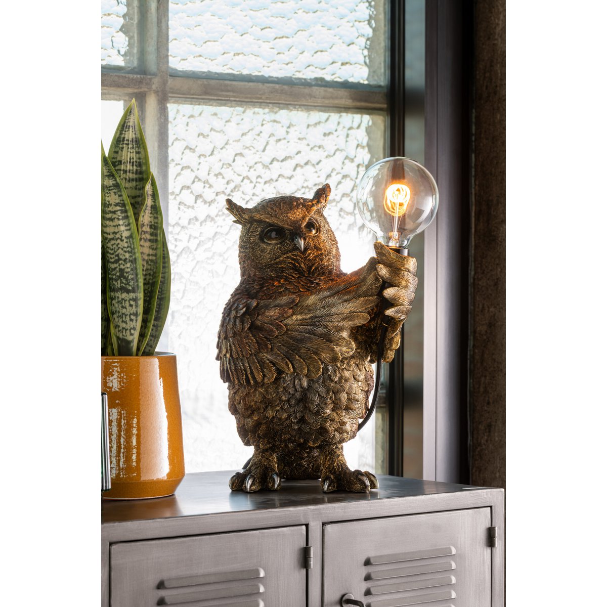 Ambiance cosy avec la lampe J-Line Owl allumée
