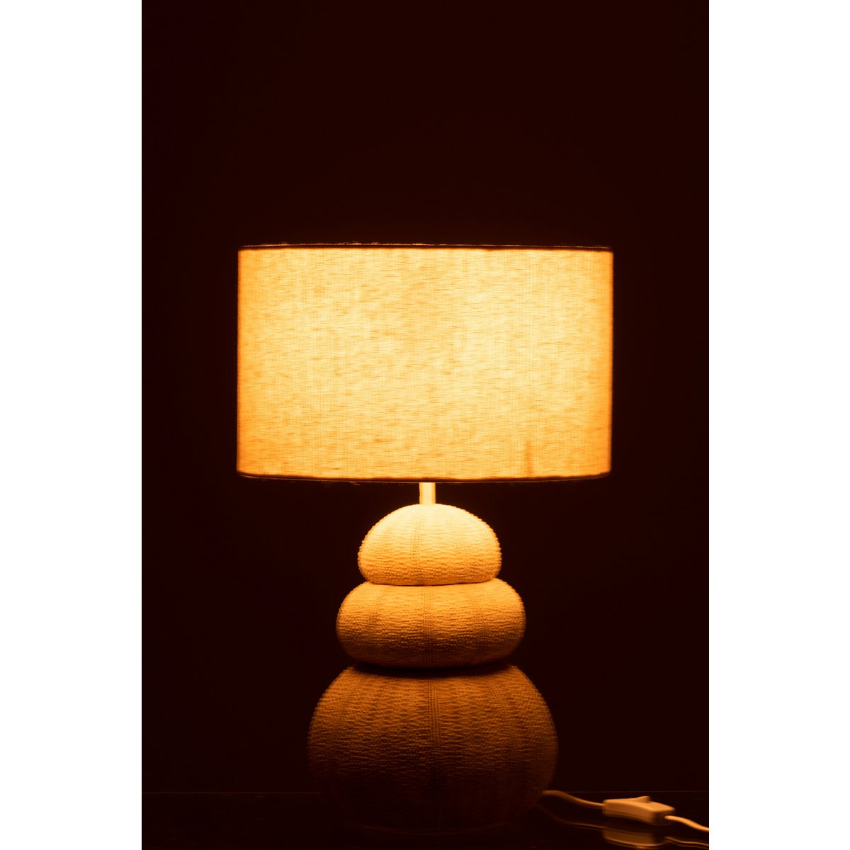 Détail de la lampe J-Line Oursin, texture en polyresine beige