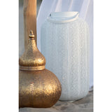 Lampe Aladin sur une table de jardin, usage extérieur
