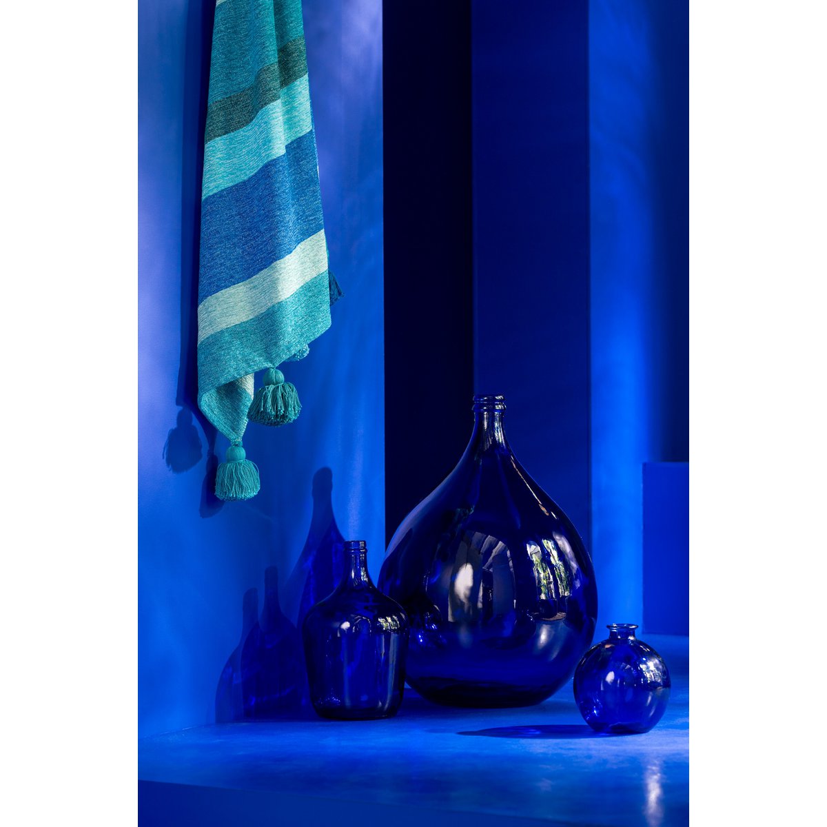 Vase Lisbonne J-Line en verre bleu - vue avant