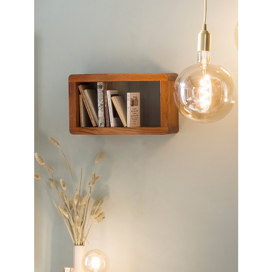 Étagère murale en bois naturel avec design classique