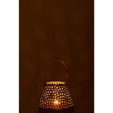 Bougeoir J-Line sur une table, ajoutant une touche de luxe à la décoration.