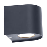 La lampe LED "Alecto" mesure 10,5 x 11,7 cm et mesure 10 cm de haut. Il se compose d'un plastique de haute qualité avec une surface légèrement structurée qui semble peinte. Timeless Black rend la lampe universellement utilisable.