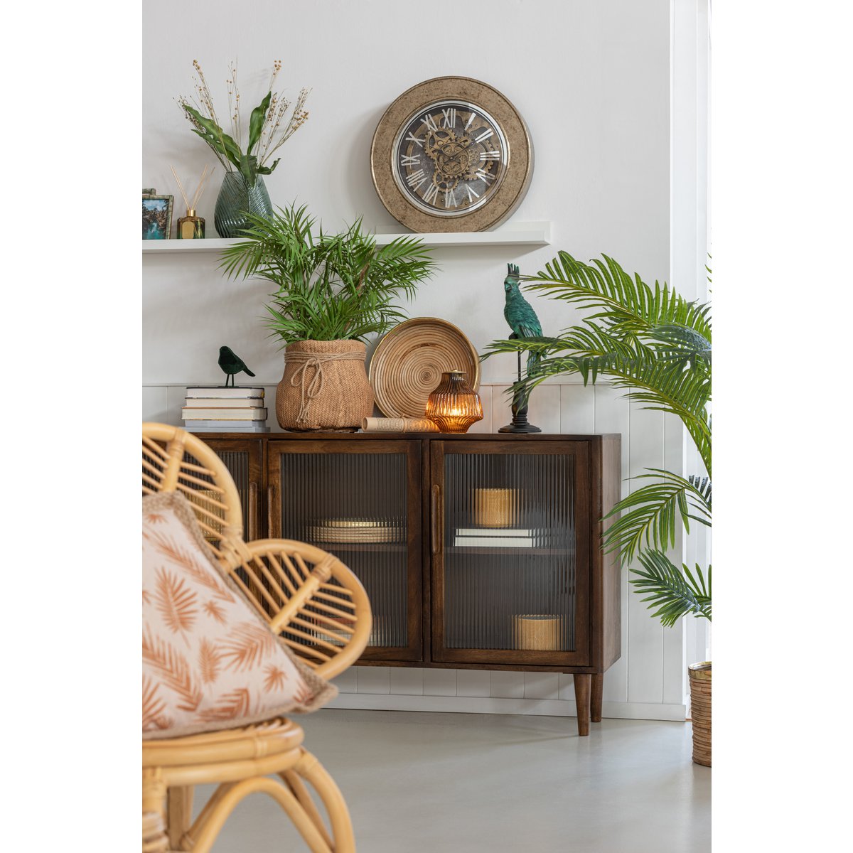 Vue latérale de l'horloge J-Line Klok - design moderne