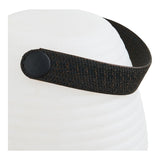Lampe LED Derry sur une étagère moderne