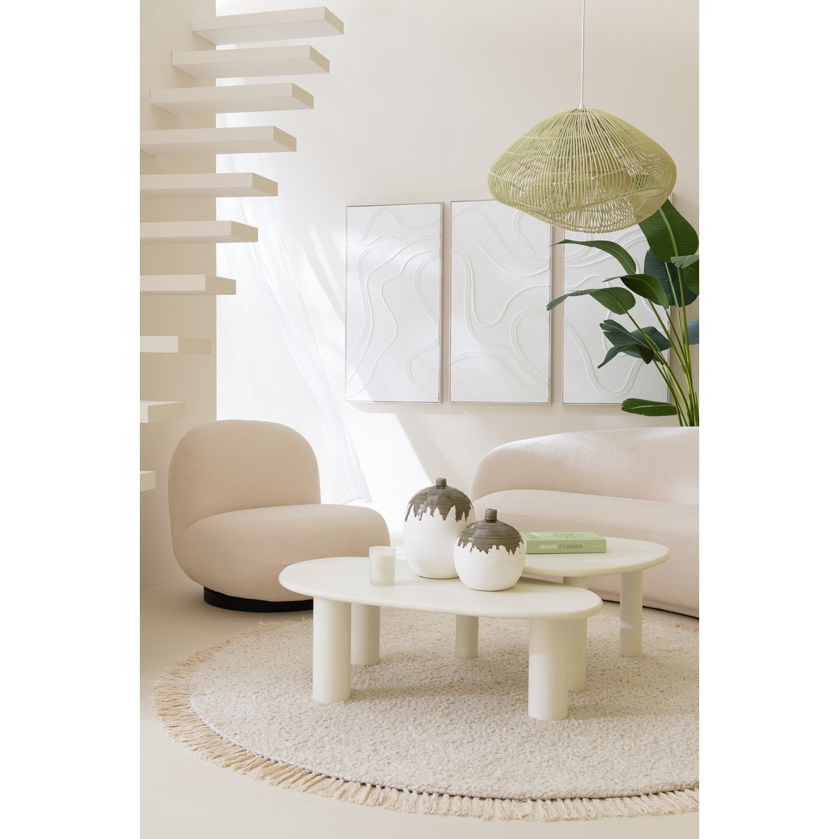 Chaise longue J-Line Snow, mise en scène avec décoration