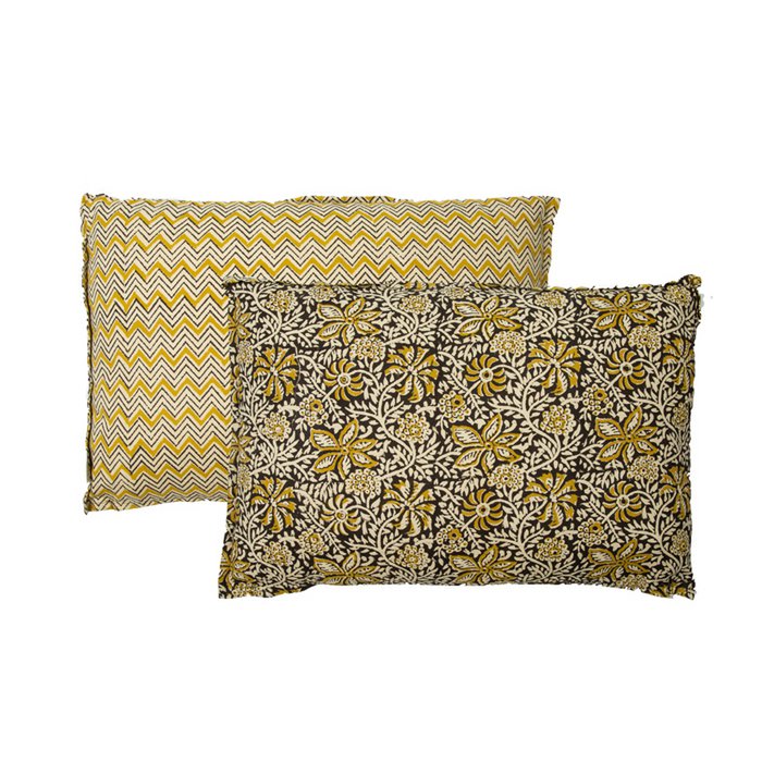 Coussin Portinaxt moutarde dans un cadre de décoration intérieure chic
