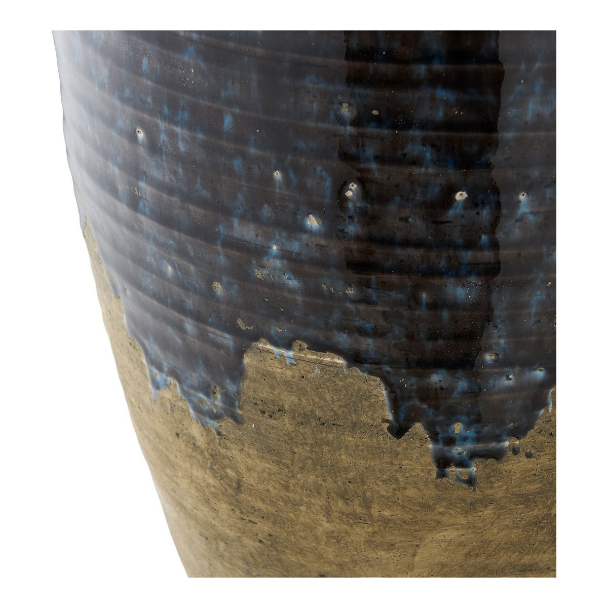 Vase en céramique bleu foncé, détail du motif