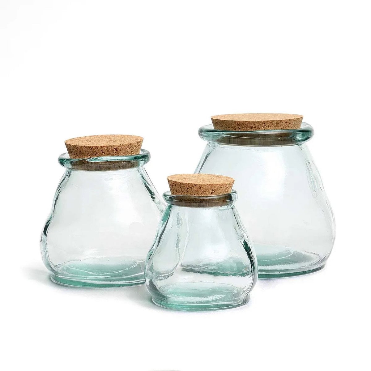 Pot en verre The Belly bleu rempli de collations, ambiance chaleureuse