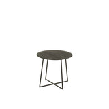 Table basse J-Line en bois et métal noir, mise en scène