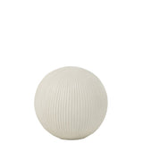 Détail du vase en céramique blanche J-Line, idéal pour la décoration intérieure.