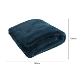 Plaid Cutie en polaire bleu dans un salon scandinave
