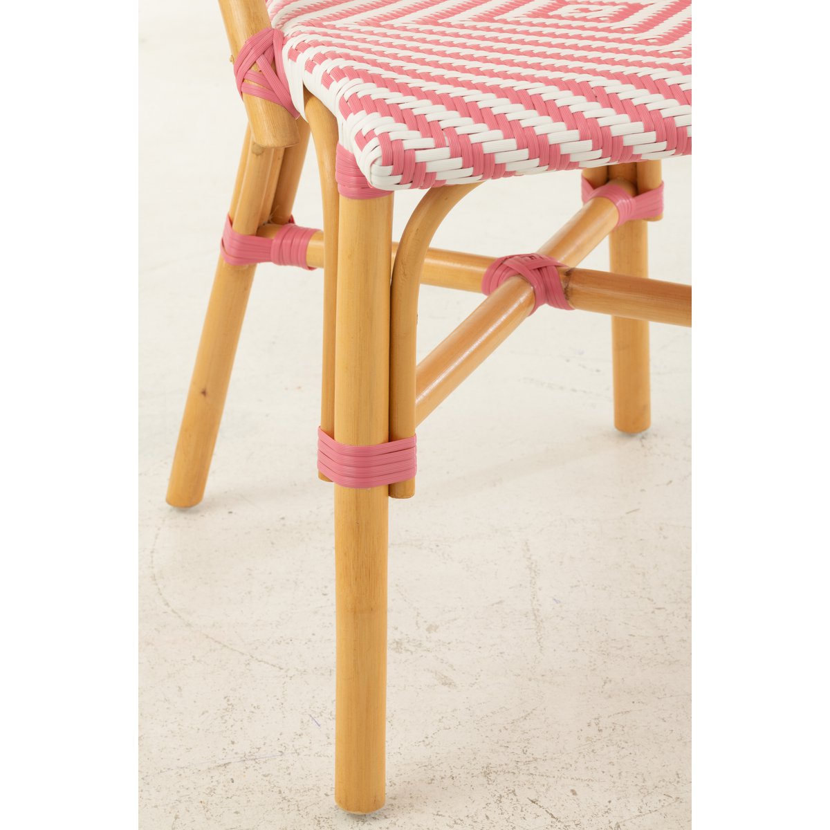 Chaise J-Line Liline avec une table en bois
